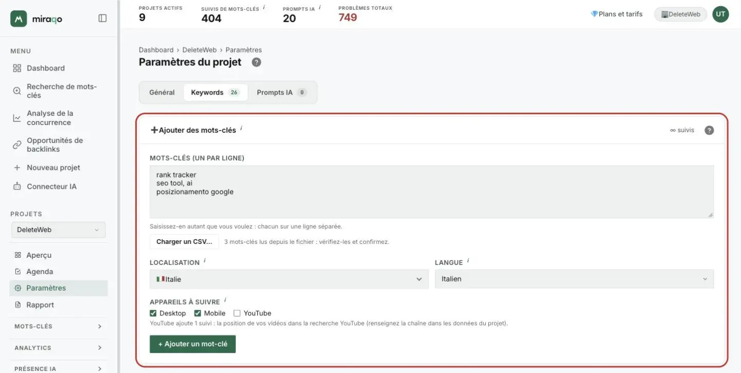 Le formulaire Ajouter des mots-clés mis en valeur après le chargement d’un CSV : les trois mots-clés lus dans le fichier dans le champ, à côté du bouton Charger un CSV… la note 3 mots-clés lus depuis le fichier : vérifiez-les et confirmez, puis Localisation, Langue, appareils et le bouton + Ajouter un mot-clé