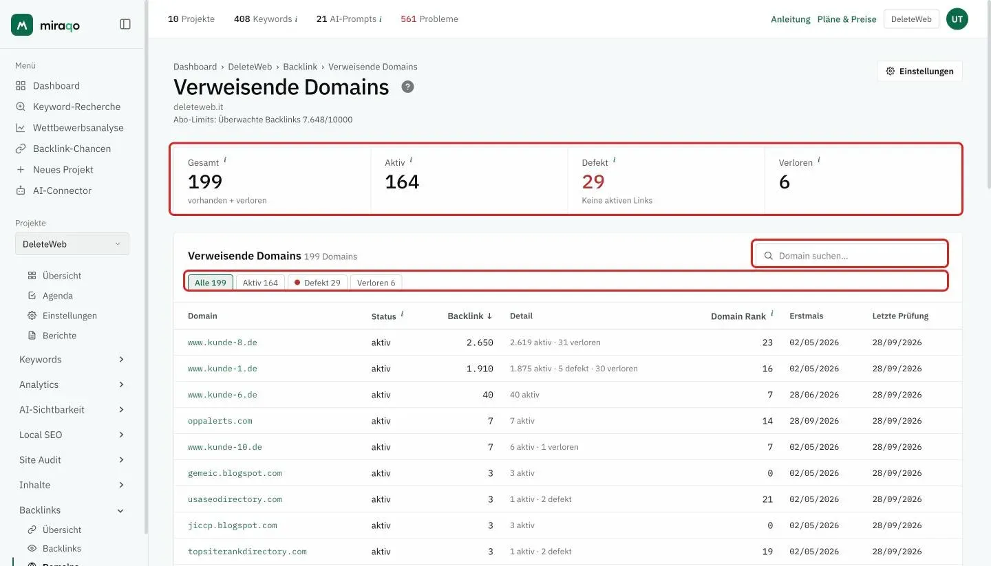 Die Seite Verweisende Domains mit den vier hervorgehobenen Kennzahlen Gesamt, Aktiv, Defekt und Verloren, den Chips Alle, Aktiv, Defekt und Verloren und der Suche nach Domain; darunter die Tabelle mit Domain, Status, Backlinks, Detail aktiv und verloren, Domain Rank und den Daten Erstmals und Letzte Prüfung