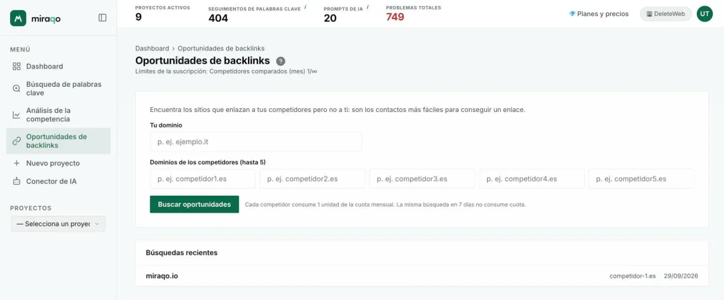 La página Oportunidades de backlinks: el campo Tu dominio, los cinco campos de dominios de competidores, el botón Buscar oportunidades con la nota sobre la cuota y debajo la tarjeta Búsquedas recientes