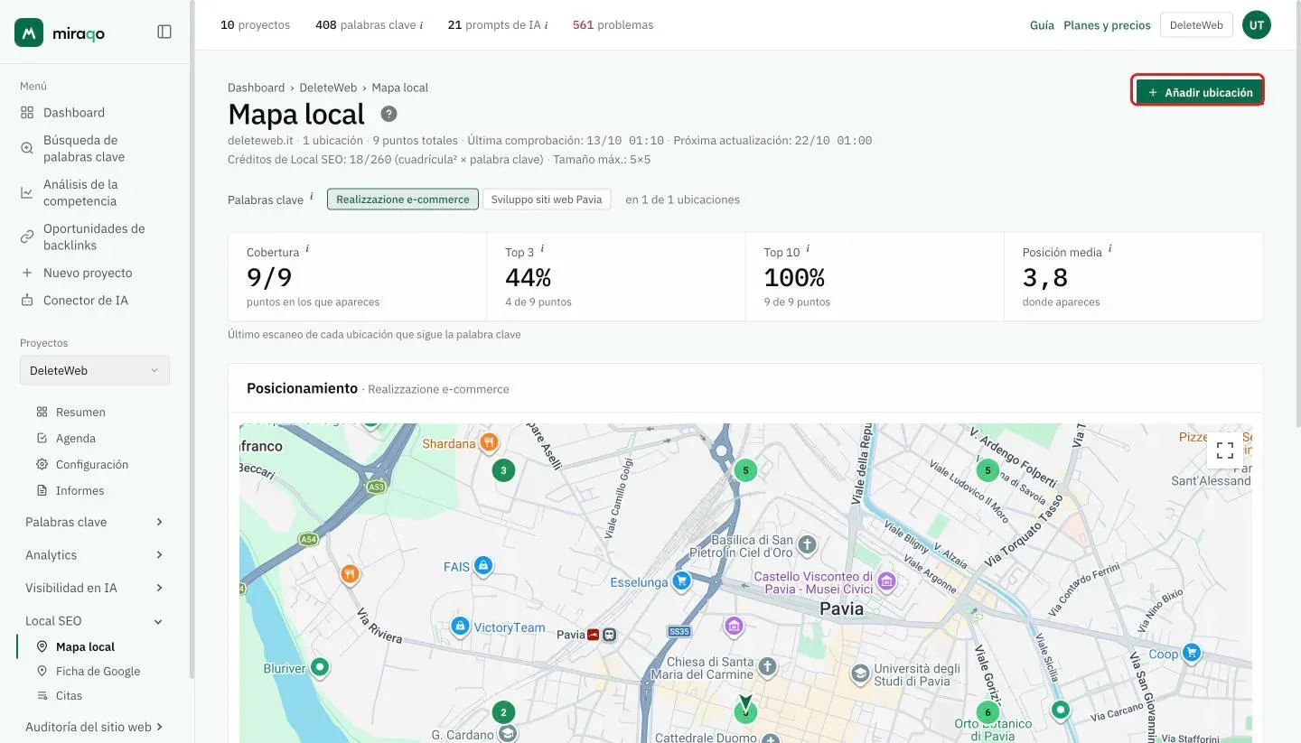 La parte alta de la página Mapa local: el botón + Añadir ubicación resaltado arriba a la derecha, los créditos de Local SEO usados sobre el total, los botones de las palabras clave y, debajo, las cuatro cifras Cobertura, Top 3, Top 10 y Posición media para la palabra clave seleccionada