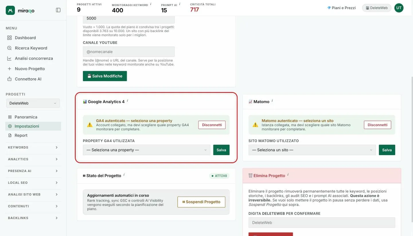 Le card Google Analytics 4, evidenziata, e Matomo affiancate nello stato autenticato senza property o sito selezionati: il banner giallo, il menu per scegliere la property o il sito, Salva e Disconnetti