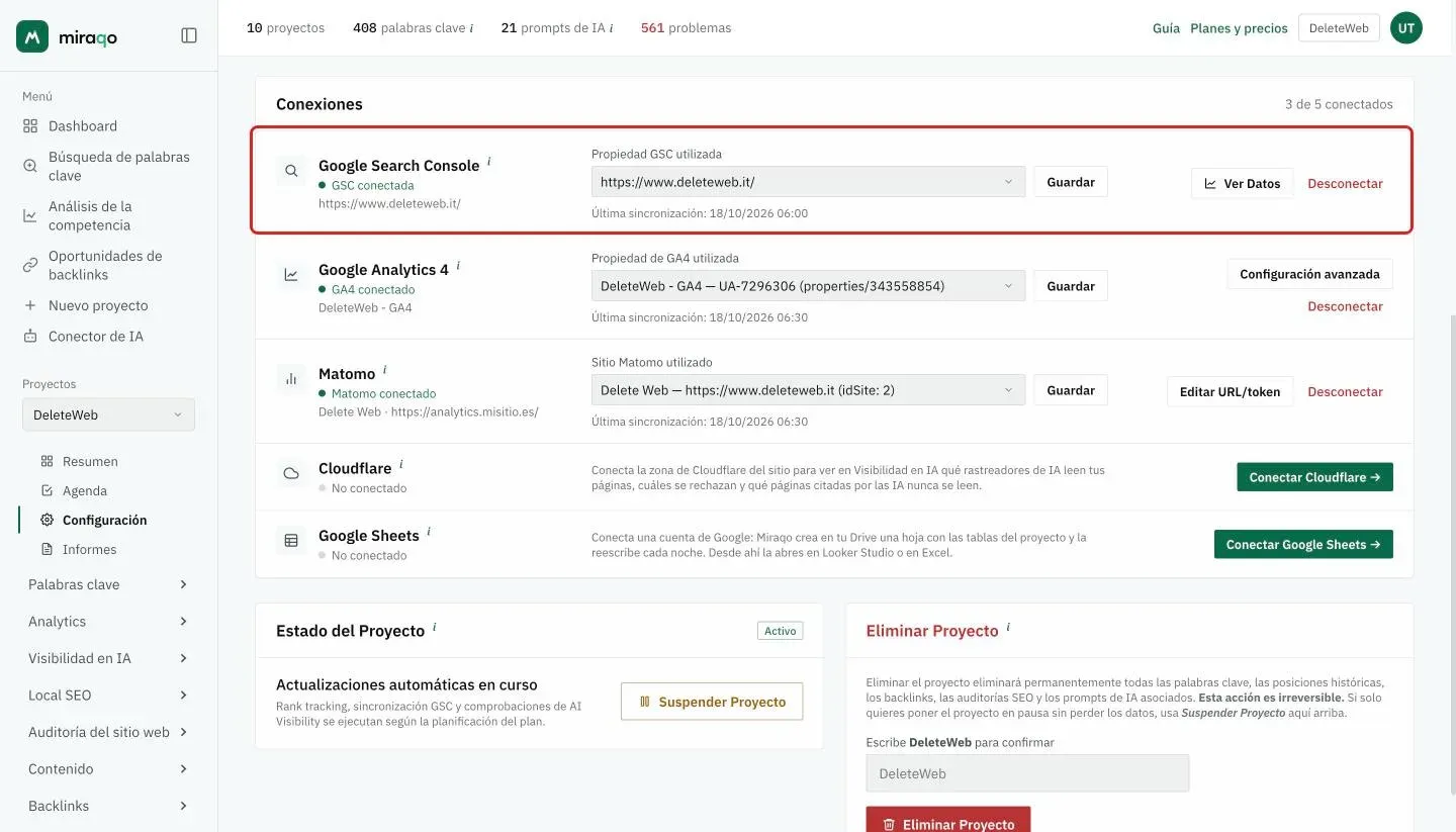 La fila Google Search Console resaltada tras conectar: el estado GSC conectada con la propiedad, el menú Propiedad GSC utilizada con Guardar, la fecha de la última sincronización y los botones Ver datos y Desconectar