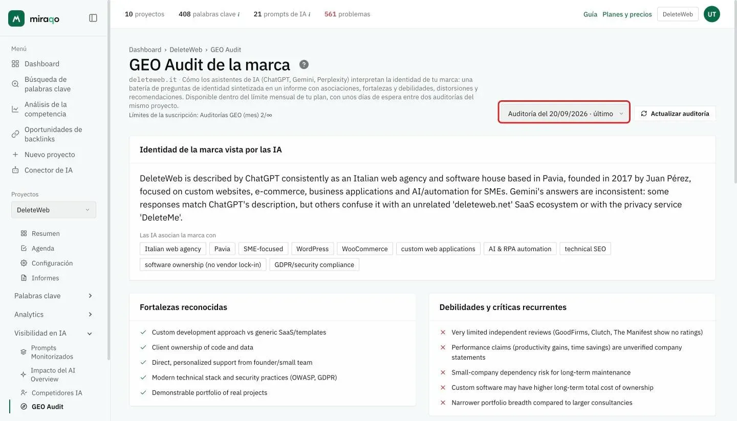 El informe de una Auditoría GEO: arriba a la derecha el selector Auditoría del 21/09/2026 · último, resaltado, y el botón Actualizar auditoría, luego la identidad percibida, los temas que las IA asocian a la marca, las fortalezas reconocidas y las debilidades recurrentes
