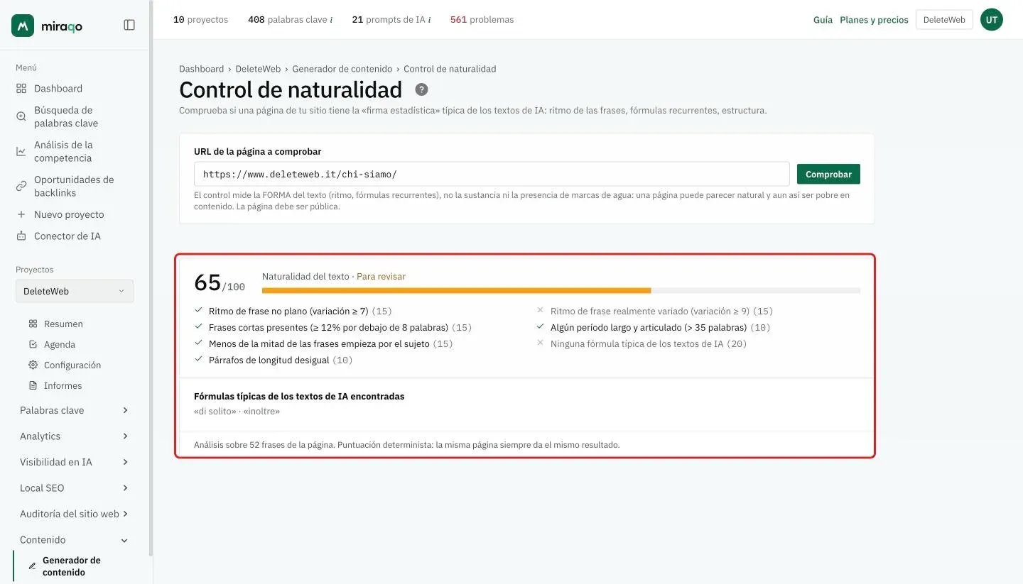 El resultado del control: la puntuación Naturalidad del texto con la barra y la etiqueta Para revisar, la checklist de los controles superados y fallidos con el peso de cada uno, las fórmulas típicas de los textos de IA encontradas y el número de frases analizadas
