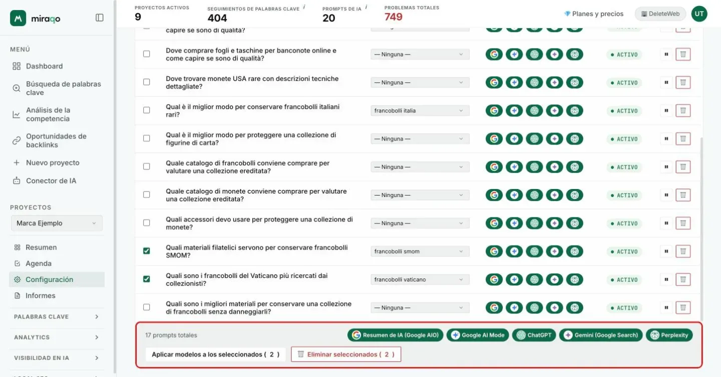 La tabla de los prompts monitorizados con dos filas marcadas al final y la barra resaltada bajo la tabla: 17 prompts en total, los cinco modelos, Aplicar modelos a los seleccionados (2) y Eliminar seleccionados (2)