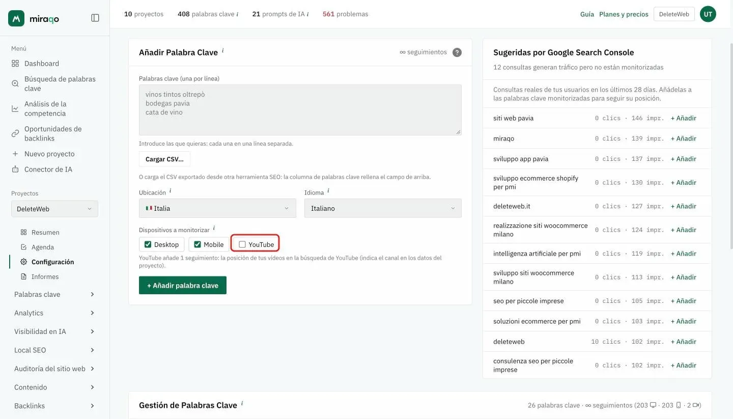 Configuración → Palabras clave, formulario Añadir palabra clave: entre los dispositivos a rastrear la casilla YouTube resaltada junto a Escritorio y Móvil