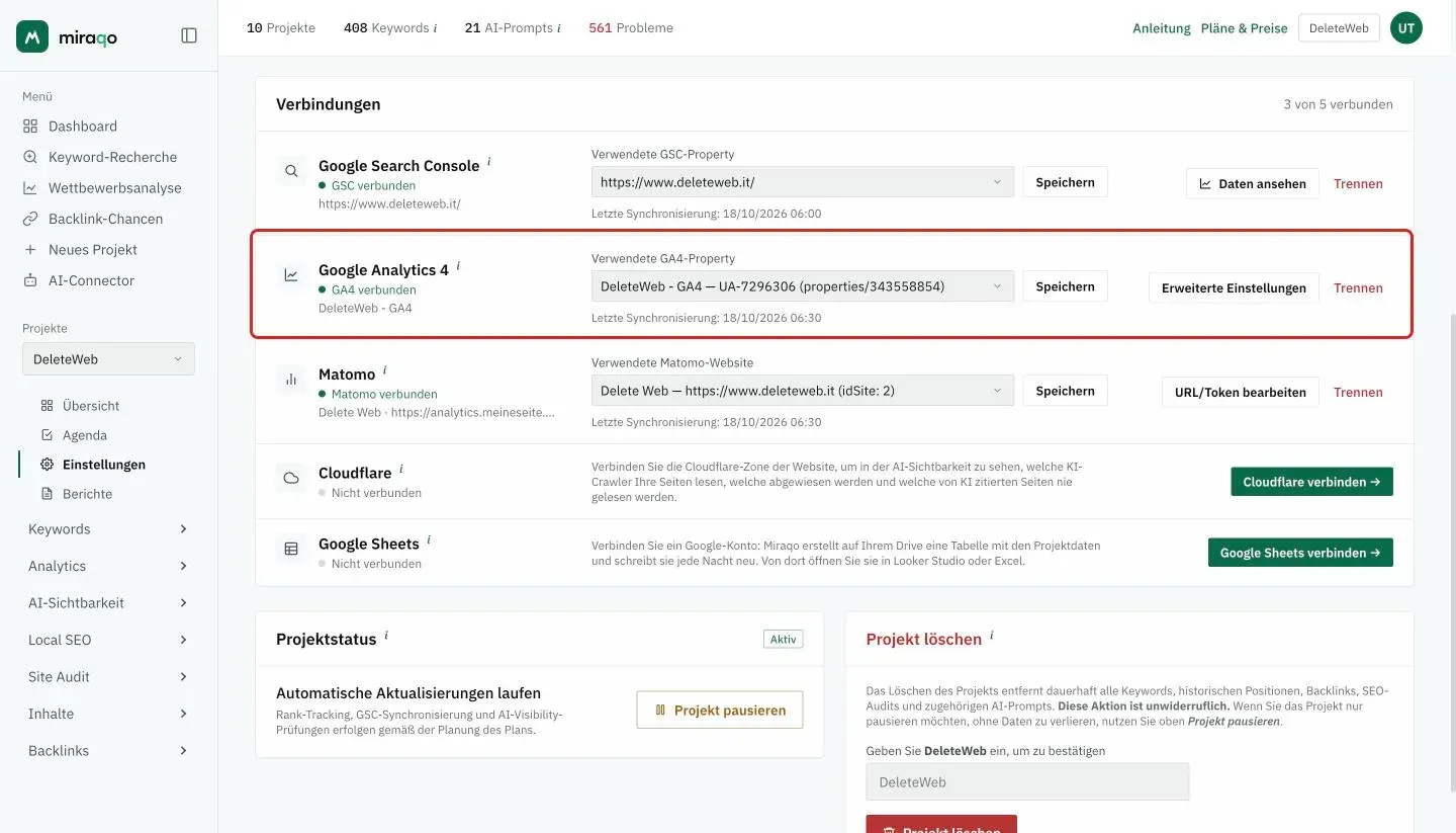 Die hervorgehobene Zeile Google Analytics 4 in der Karte Verbindungen: Status GA4 verbunden mit dem Namen der Property, das Menü Verwendete GA4-Property mit Speichern, das Datum der letzten Synchronisierung und die Buttons Erweiterte Einstellungen und Trennen