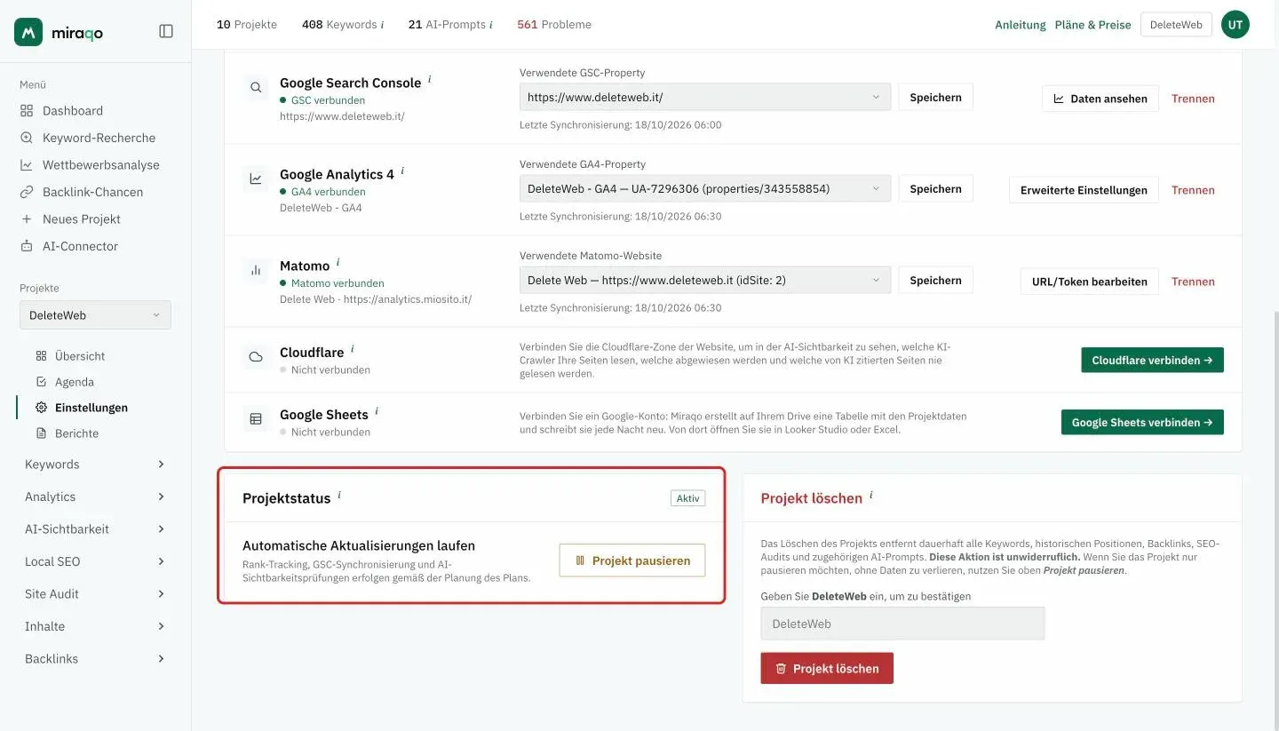 Die hervorgehobene Karte Projektstatus mit der Kennzeichnung Aktiv, dem Hinweis Automatische Aktualisierungen laufen und dem Button Projekt pausieren; daneben die rote Zone Projekt löschen mit dem Bestätigungsfeld