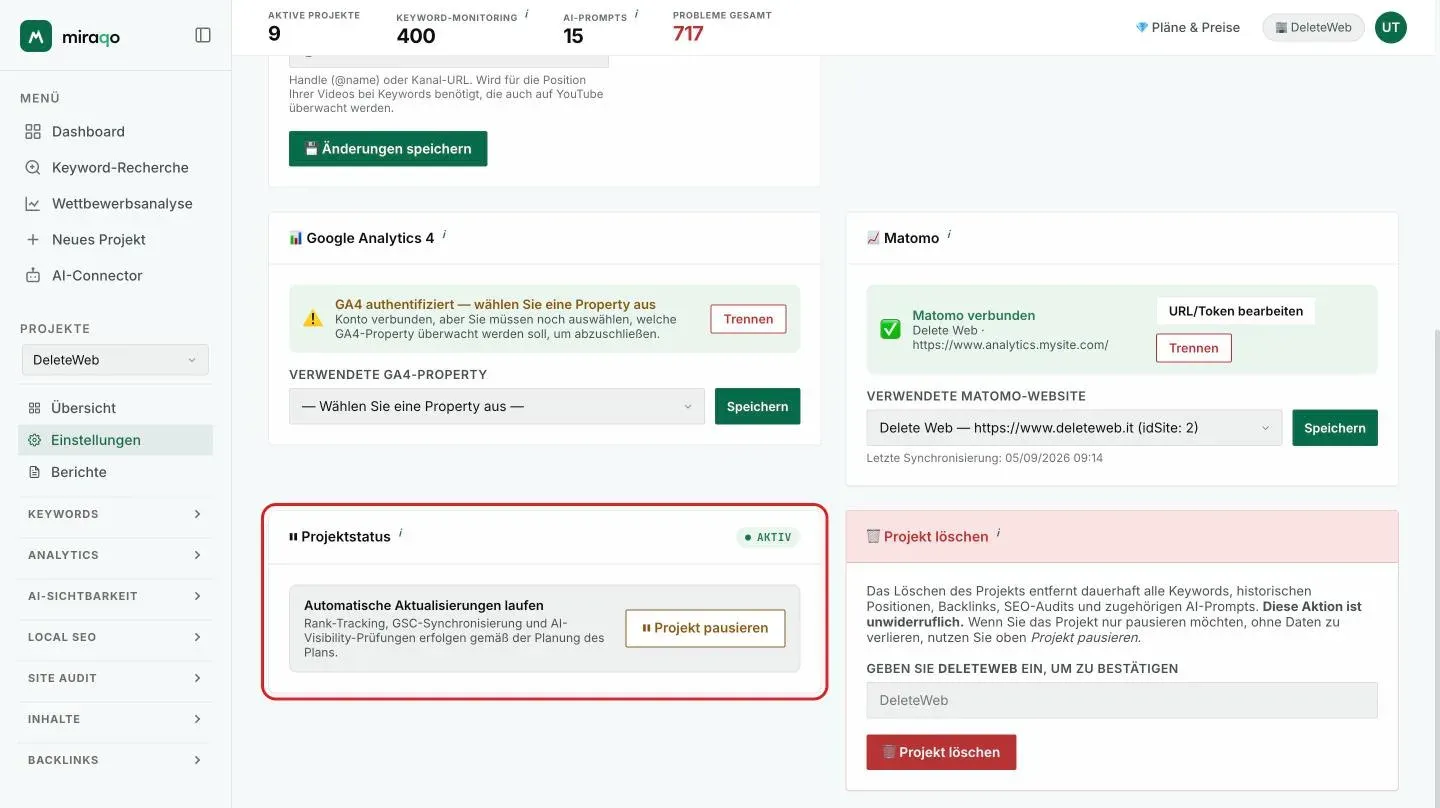 Die hervorgehobene Karte Projektstatus mit der Pille Aktiv, dem Hinweis Automatische Aktualisierungen laufen und dem Button Projekt aussetzen; daneben die rote Zone Projekt löschen mit dem Bestätigungsfeld