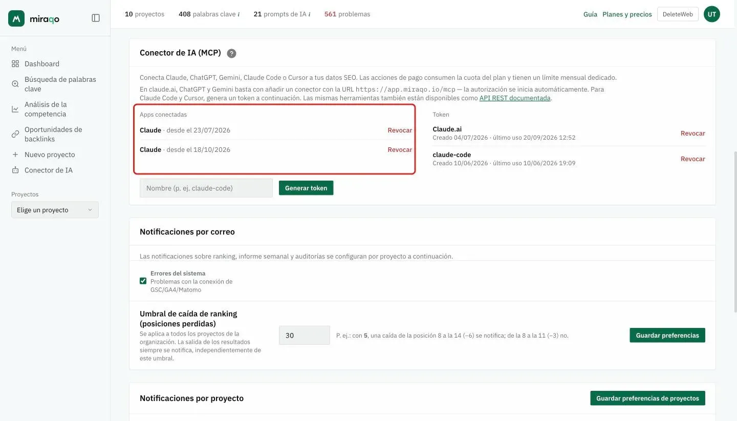 La columna Apps conectadas de la tarjeta Conector de IA, resaltada: dos conexiones Claude, cada una con su fecha y el botón Revocar; a la derecha, la lista de tokens personales