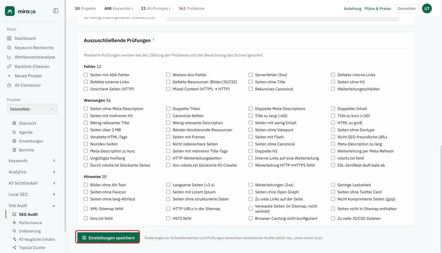 Die Karte Auszuschließende Prüfungen mit den Kästchen in den Gruppen Fehler, Warnungen und Hinweise, eines pro Prüfung, und unten der hervorgehobene Button Einstellungen speichern mit dem Hinweis, dass Schwellenwerte und Prüfungen bestehende Audits sofort neu berechnen