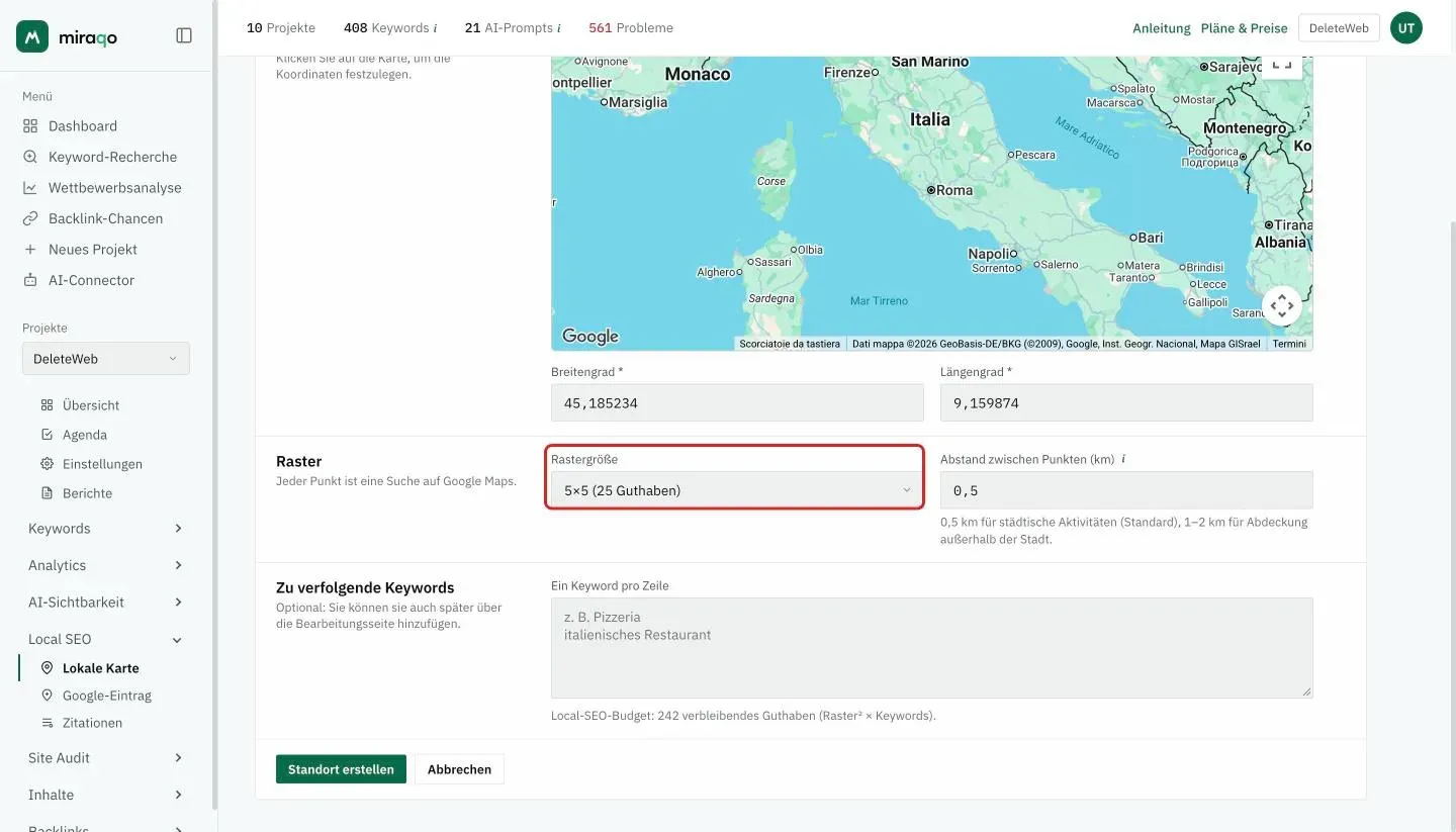 Der untere Teil des Formulars: Breitengrad und Längengrad, ausgefüllt durch den Klick auf die Karte, der hervorgehobene Selektor Rastergröße mit den Guthaben-Kosten, der Abstand zwischen Punkten, die Zu verfolgenden Keywords mit dem verbleibenden Guthaben und der Button Standort erstellen