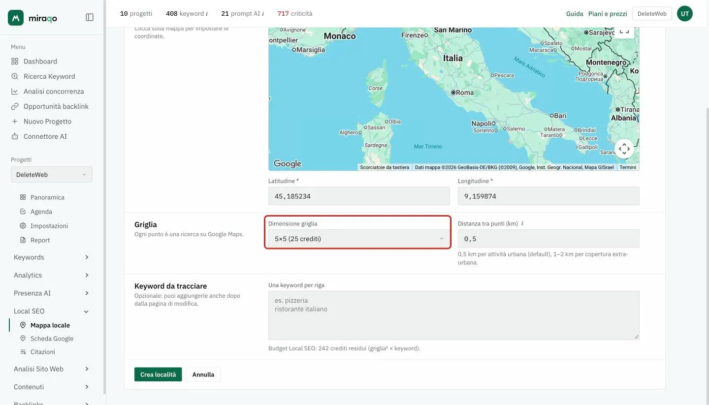 La parte bassa del form: Latitudine e Longitudine compilate dal clic sulla mappa, il selettore Dimensione griglia evidenziato con il costo in crediti, la Distanza tra punti, le Keyword da tracciare con i crediti residui e il pulsante Crea località