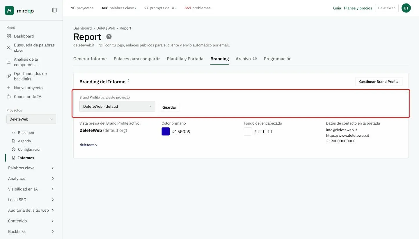 La pestaña Branding: resaltado, el menú Brand Profile para este proyecto con Guardar, debajo la vista previa del perfil activo con logo, color primario y fondo del encabezado, los datos de contacto en la portada y arriba a la derecha Gestionar Brand Profile