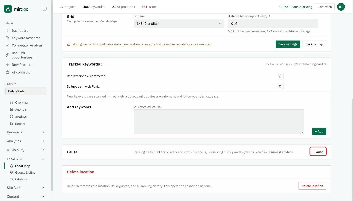 The bottom part of the edit page: the notice that moving the points clears the history, the Tracked keywords card with the bin for each keyword, the credits per keyword and the field to add more, the highlighted Pause button and, at the bottom, Delete location