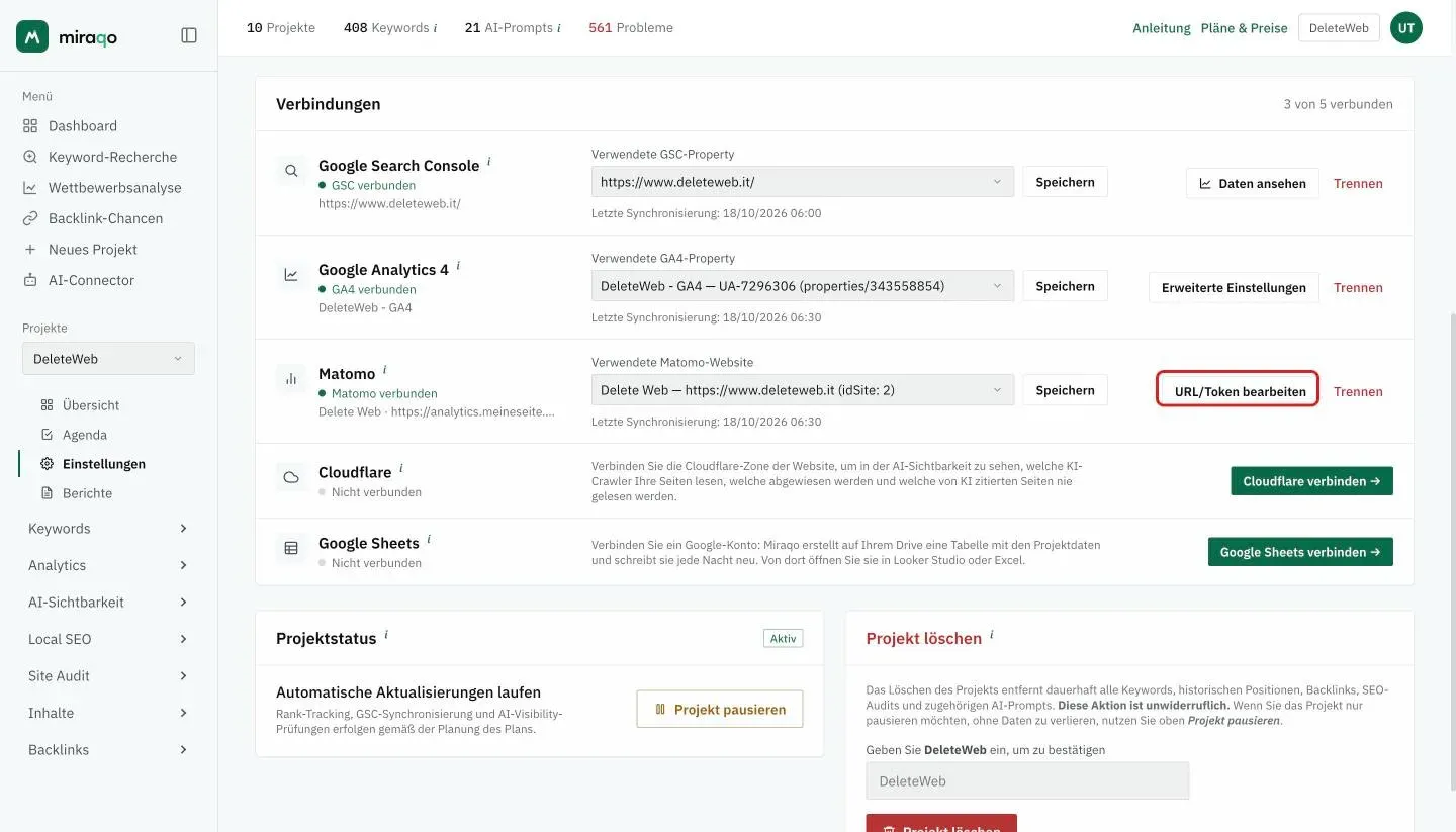 Die Karte Verbindungen mit Google Analytics 4 und Matomo, beide verbunden: in der Matomo-Zeile der hervorgehobene Button URL/Token bearbeiten, daneben das Menü Verwendete Matomo-Website mit Speichern und dem Datum der letzten Synchronisierung