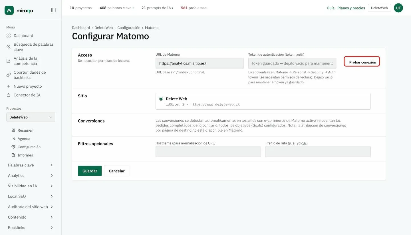 El formulario Configurar Matomo: en la fila Acceso los campos URL Matomo y Auth token con el botón Probar conexión resaltado, debajo las filas Sitio, Conversiones y Filtros opcionales